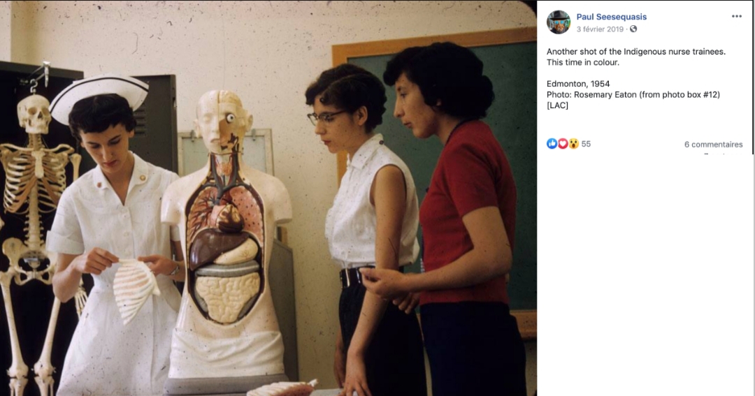 Infirmières autochtones (identifiées grâce au projet comme étant Dorothy Visser et Barbara Bigplume). Capture d’écran de la page Facebook de Paul Seesequasis. Photographie de Rosemary Eaton, 1954.